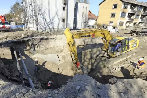 Oktober 2014: Aufräumarbeiten an der Unglückstelle zwischen Oppau und Edigheim. 