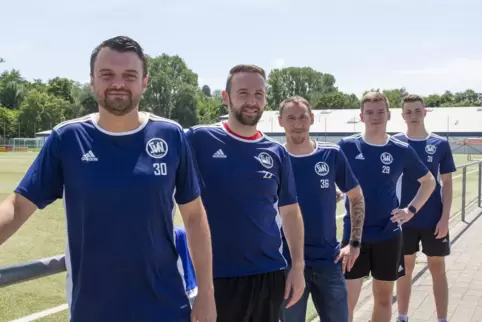 Die beiden SVN-Coaches und ihre Neuen (von links): Trainer Andreas Hergert, Co-Trainer Stefan Kehl, Christian Edlmann, Aaron Fes
