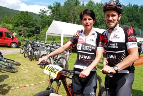 Starteten in Spirkelbach zum ersten Mal gemeinsam bei einem Mountainbikerennen: Das Weselberger Ehepaar Silke Lehnhof und Frank 