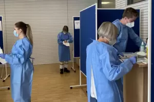 Am Mittwoch nahm das Impfteam an der HWG Ludwigshafen die Arbeit auf. Am Mittwoch nahm das Impfteam an der HWG Ludwigshafen die Arbeit auf.