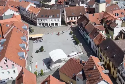Am Wochenende des 10. und 11. Juli wird auf dem Römerplatz eine Doku fürs ZDF gedreht. Am Wochenende des 10. und 11. Juli wird auf dem Römerplatz eine Doku fürs ZDF gedreht.