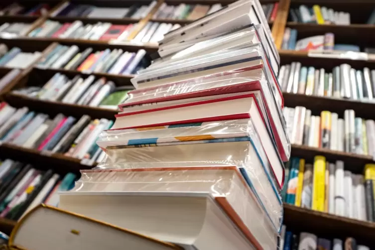 Bibliotheken, die beim Lesesommer mitmachen wollen, müssen sich vorher neue Bücher besorgen.