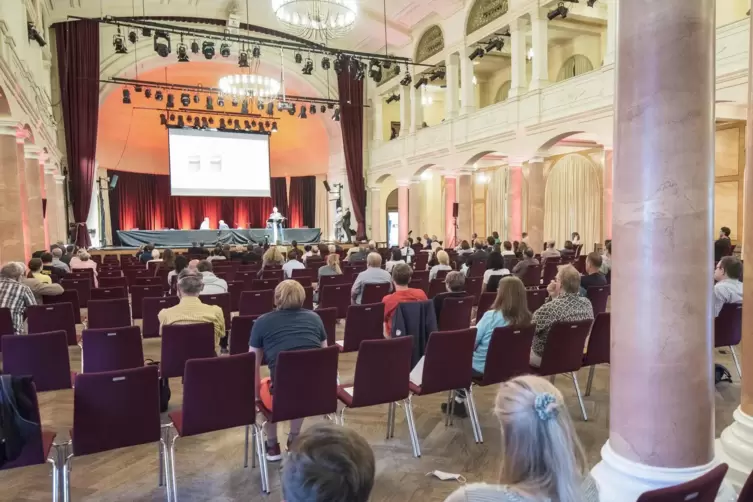 Einwohnerversammlung im Herbst 2020 in der Fruchthalle zum geplanten Chemie-Neubau an der Technischen Universität.