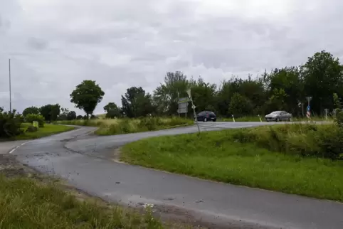 Von hier aus sollen Radfahrer sicher auf den noch zu bauenden Radweg an der Kreisstraße nach Lambsheim kommen.