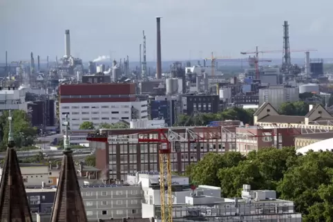 Im Süden des BASF-Werks wird eine Anlage angefahren.