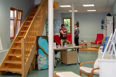 Die neue Jugend- und Familienstelle des Deutschen Roten Kreuzes und das Seniorenbüro. Unser Bild zeigt die Seniorenbeauftragte T