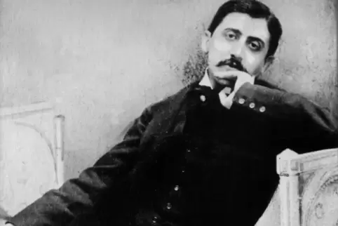 Hat vornehmend liegend den nach wie vor längsten Roman der Welt geschrieben: Marcel Proust.