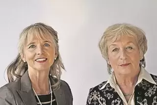 Gabriele Engel (links) und Ursula Klotmann praktizieren als systemische Therapeutinnen in Neustadt.