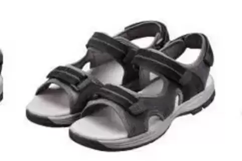 Die Sandalen sind seit April im Verkauf. 