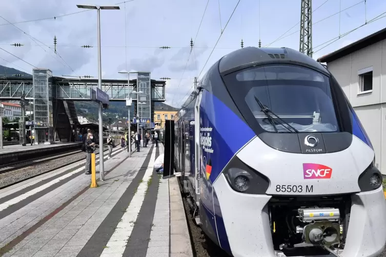 Wo sonst die Züge nach Bad Dürkheim abfahren, war in Neustadt am Samstag der neue „Régiolis“ für den grenzüberschreitenden Verke