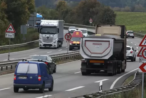 Die A65 zwischen Insheim und Rohrbach in der Pfalz: Statistisch gesehen hat mehr als jeder zweite Rheinland-Pfälzer ein Auto. 