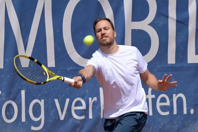Lange B&auml;lle: J&ouml;rg Malmer (TC Dudenhofen).