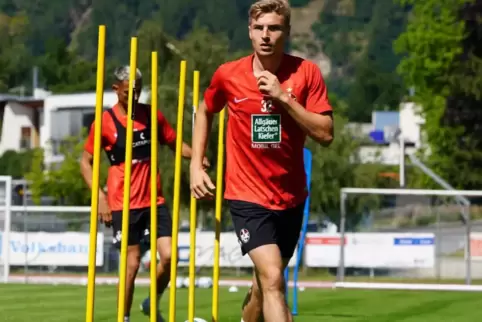 Konzentriert beim Training in den Bergen: FCK-Angreifer Elias Huth während des Trainingslagers in Südtirol.