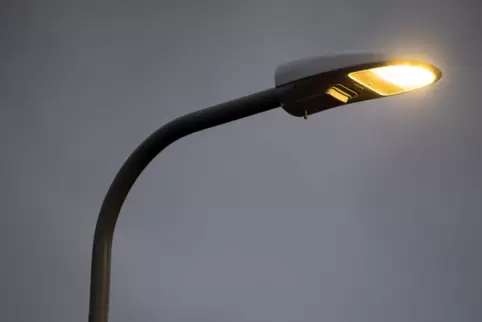 Entlang der Winnweilerstraße sollen dem Rad- und Gehweg mehrere Lichter aufgehen.