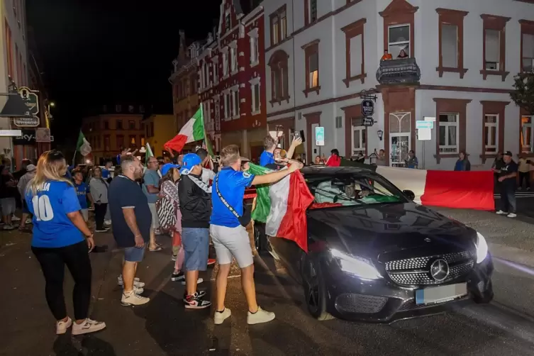 Auch in Frankenthal feierten italienische Fans den EM-Titel ihres Teams.