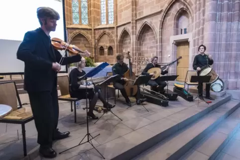 Musikalische Zeitreisende: die Mitglieder des Ensembles simkhat hanefesh.