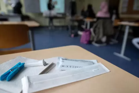 Coronatests für Schüler soll es nach den Sommerferien nur noch in den ersten zwei Wochen geben. Danach nur in 20 ausgewählten Sc