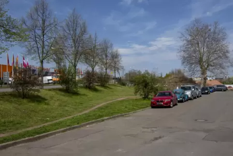 Das Areal gegenüber von Hornbach in der Mainzer Straße, auf dem gebaut werden soll.