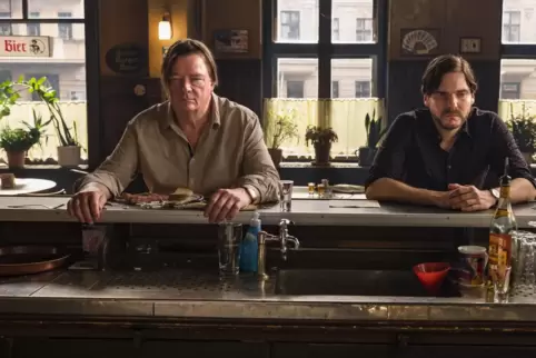 Gescheitert? Peter Kurth (links) und Daniel Brühl als ungleiche Nachbarn in „Nebenan“. 