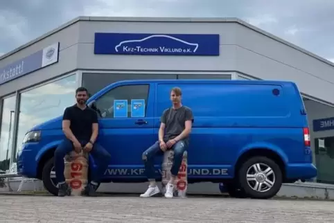 Werkstattinhaber Roy Viklund (links) und „Soundwerkstatt“-Organisator Patrick Jacobi vor der Location.
