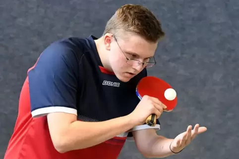 Ein großes Ziel: Den Nachwuchs (hier Dominik Hess vom TV Zweibrücken) wieder an die Tischtennisplatte zu bringen. 