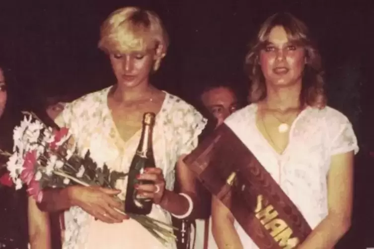 Barbara und ihre Schwester Patrizia bei Wahl zur &bdquo;Miss Pfalz&ldquo;: Patrizia gewann.