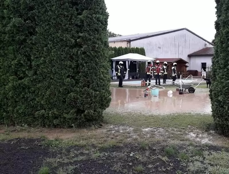 Die Wehrleute waren teilweise bis tief in die Nacht im Einsatz.
