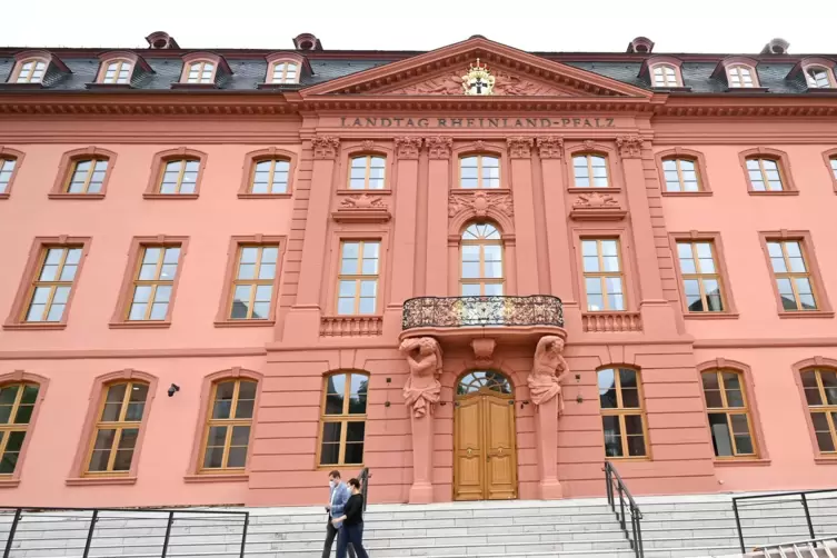 Das sanierte Deutschhaus in Mainz, in das der Landtag nach jahrelanger Renovierung wieder zurückkehrt.