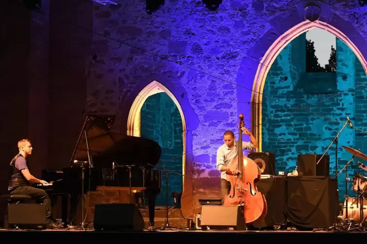Eröffnet das Festival: das Tingvall Trio, hier 2017 auf der Limburg.