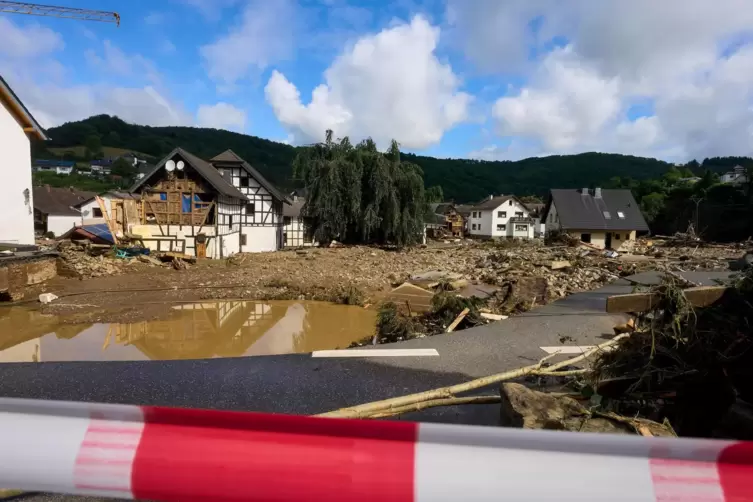 Schuld: Blick in den Ort im Kreis Ahrweiler am Tag nach dem Unwetter mit Hochwasser. 