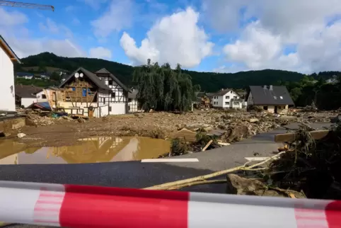 Schuld: Blick in den Ort im Kreis Ahrweiler am Tag nach dem Unwetter mit Hochwasser. 