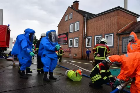 Großeinsatz bei der Fleischwarenfabrik Schröder in Saarbrücken. 