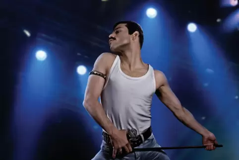 Rami Malek als Freddie Mercury in einer Szene von „Bohemian Rhapsody“.