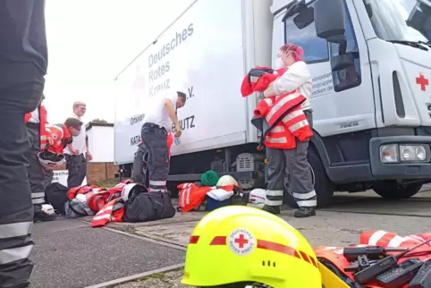 Die Helfer kamen teilweise direkt von der Arbeit zum Startpunkt in der Kaiserstraße.