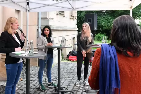 Bewerten viele Herausforderungen ähnlich: Isabel Mackensen-Geis, Misbah Khan und Lena Hirschinger (von links).