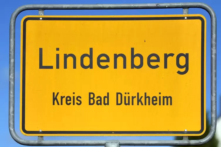 Die Arbeiten an der Baustelle Grundschule in Lindenberg ziehen sich hin. 