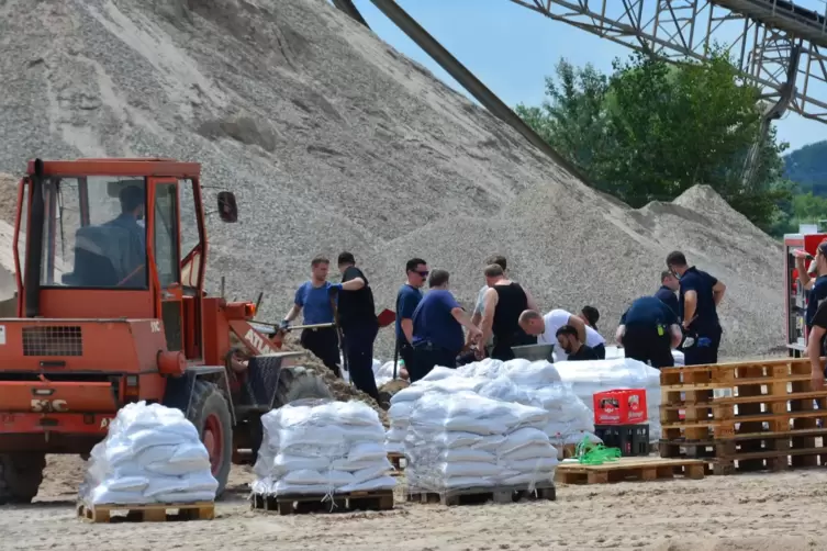 Die Sands&auml;cke wurden in Leimersheim bef&uuml;llt. 