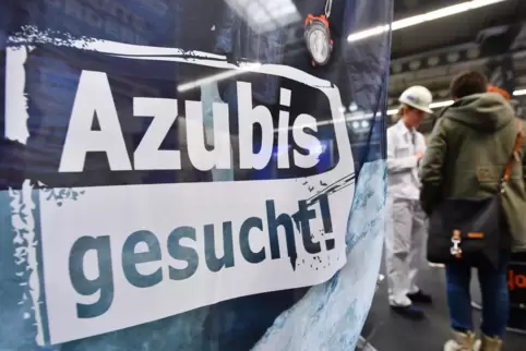 Viele Ausbildungsstellen im Handwerk bleiben unbesetzt: Nachwuchssuche ist eine Säule der Zusammenarbeit mit Schulen. 