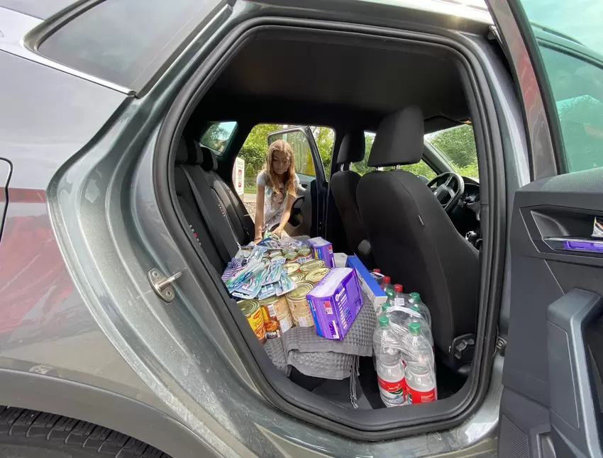 Bis in die letzte Ecke waren die Autos voller Lebensmittel.