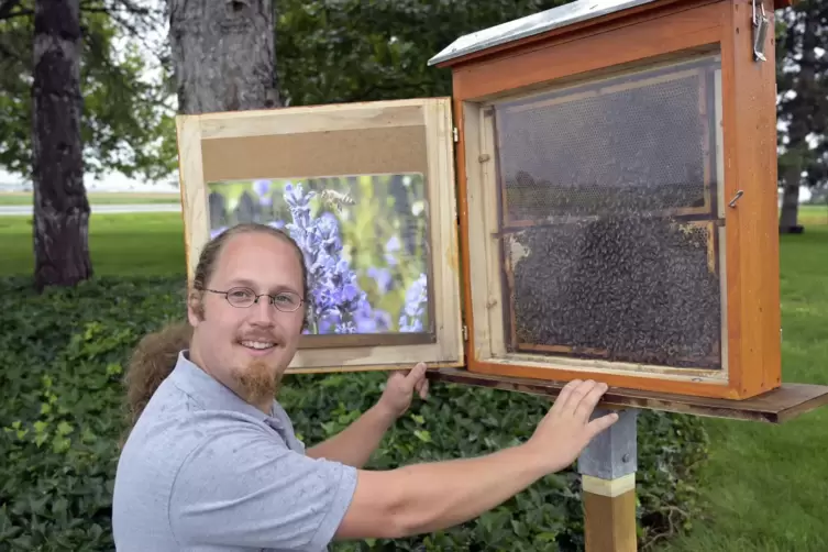 Der 31-J&auml;hrige gibt sein Wissen &uuml;ber die Insekten gerne weiter. 