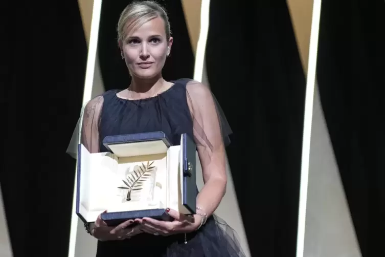 Gewann als erst zweite Frau die Goldene Palme von Cannes: die französische Regisseurin Julia Ducournau. 