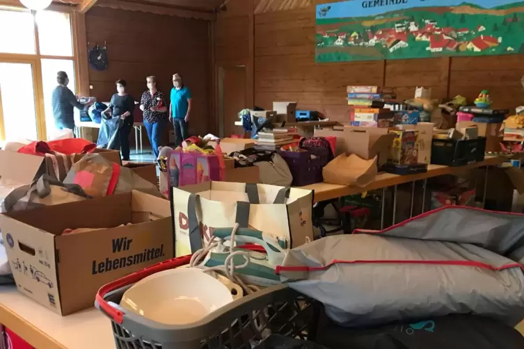 Ganz fr&uuml;h dran waren die &bdquo;Delwer&ldquo;: Die Feuerwehr Sankt Alban hatte bereits am Freitagmorgen um die Abgabe von Spenden im B&uuml;rgert
