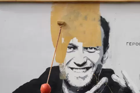 Kurz nachdem im April das lächelnde Gesicht Nawalnys an der Wand eines Transformatorenhäuschens im Puschkarski Garten aufgetauch