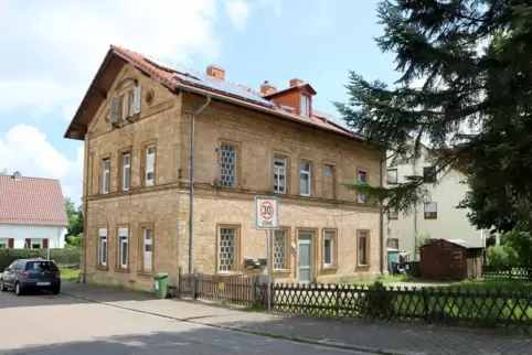 Ein Lehrer aus dem Rheinland hat das Gebäude gekauft und will es sanieren.