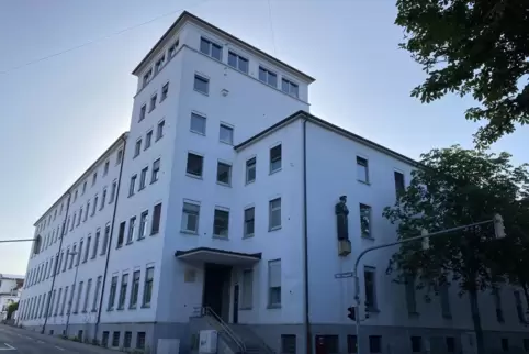 „Seppelskasten“: Der Gebäudetrakt links an der Oberen Langgasse wird demnächst abgerissen.