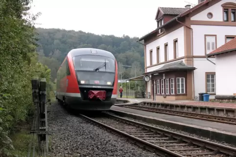 Wer in der kommenden Woche mit dem Zug von Pirmasens nach Saarbrücken fahren will, muss in Dellfeld auf den Bus umsteigen.