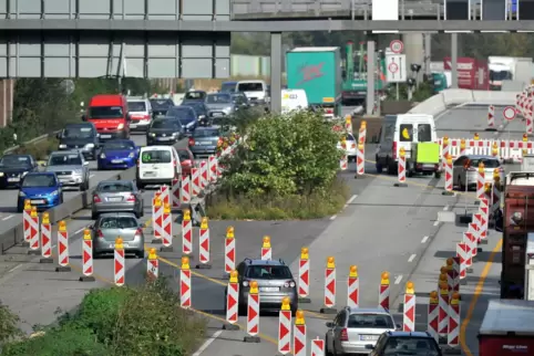 Die neue App der bundeseigenen Autobahngesellschaft soll Autofahrer unter anderem über Umleitungen informieren und darüber, wann