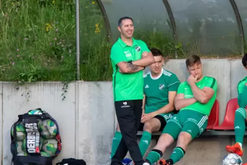 In Zukunft könnte der eine oder andere Kicker auf der Bank Zeitstrafen absitzen. Ab 2022/23 könnte es soweit sein. Unser Bild ze