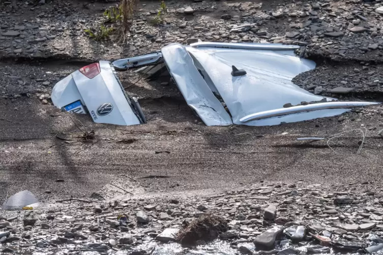 Begraben: Auto im Sand.