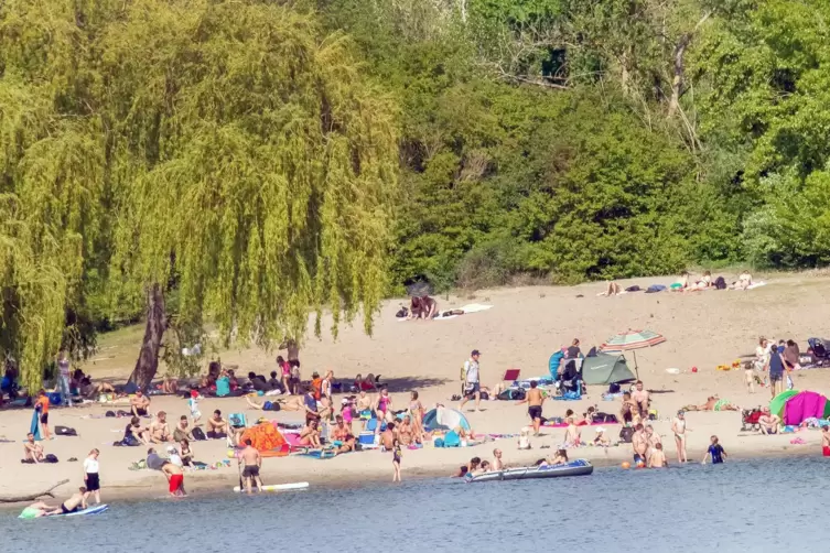 Im Sommer beliebt bei Badegästen: das Binsfeld mit seinen Seen. 